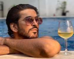Vishal Kotian consuming alcohol